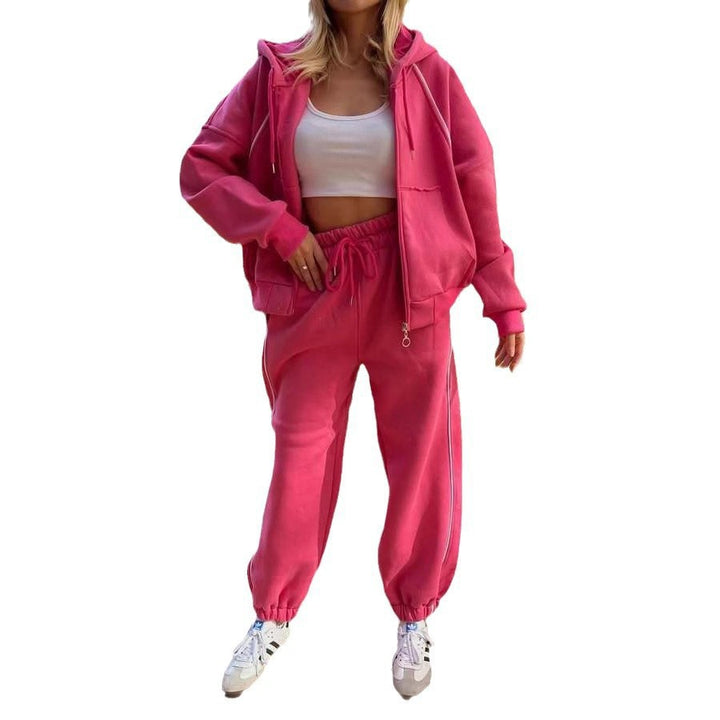 Kvinnors sportiga set bestående av hoodie och avslappnade joggingsbyxor Mirla-Eva Jonsson