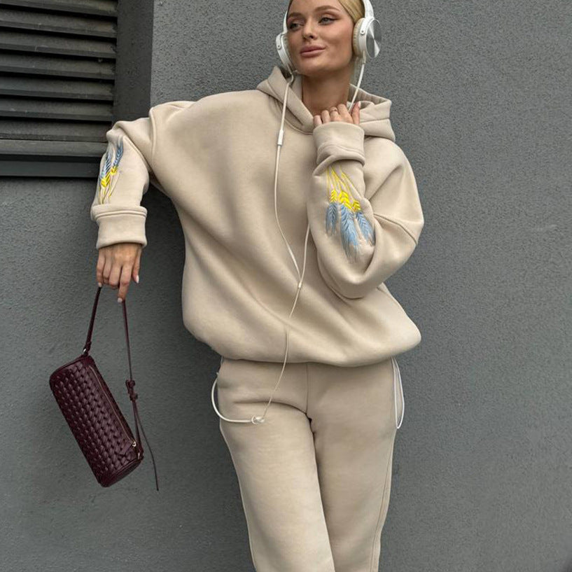 Kvinnors sportiga set bestående av hoodie och joggers Mirla-Eva Jonsson