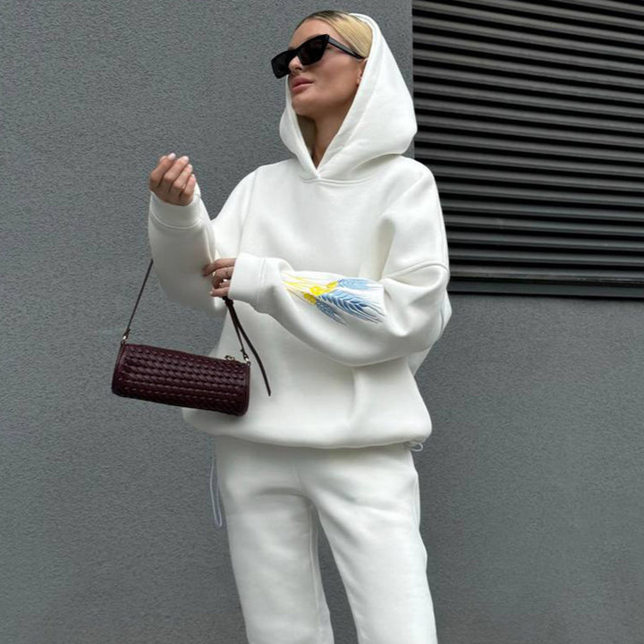 Kvinnors sportiga set bestående av hoodie och joggers Mirla-Eva Jonsson