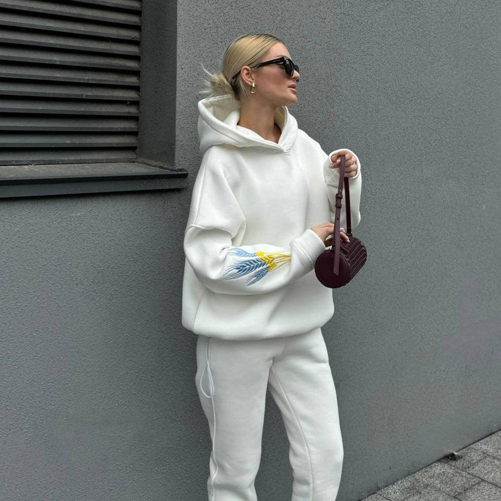 Kvinnors sportiga set bestående av hoodie och joggers Mirla-Eva Jonsson