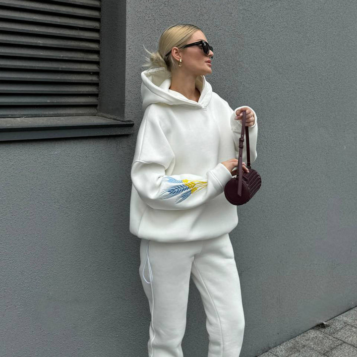 Kvinnors sportiga set bestående av hoodie och joggers Mirla-Eva Jonsson