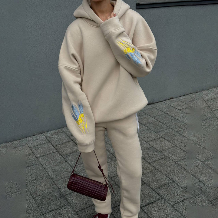 Kvinnors sportiga set bestående av hoodie och joggers Mirla-Eva Jonsson