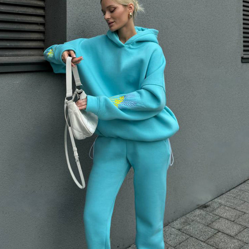 Kvinnors sportiga set bestående av hoodie och joggers Mirla-Eva Jonsson