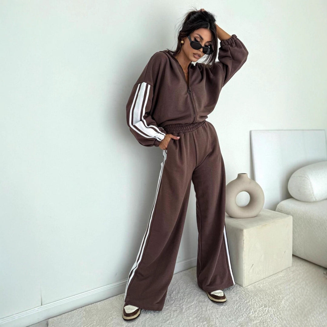 Kvinnors sportiga set gjort av mjukt material med loose fit och elastisk midja Mirla-Eva Jonsson