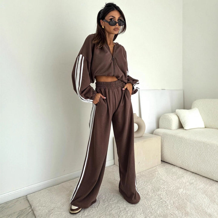 Kvinnors sportiga set gjort av mjukt material med loose fit och elastisk midja Mirla-Eva Jonsson