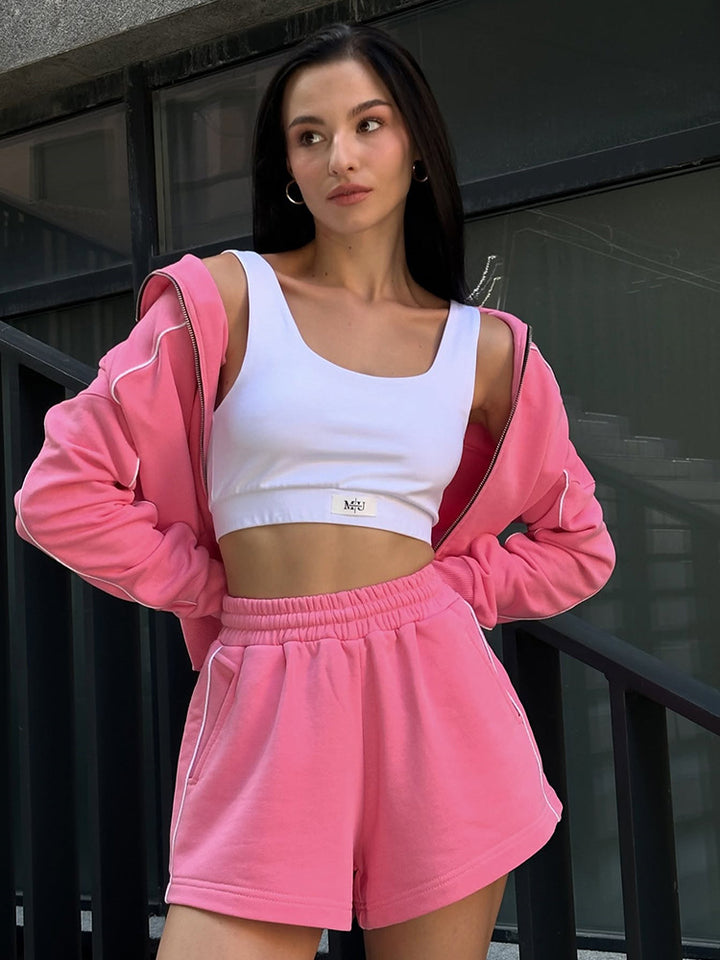 Kvinnors sportiga set i mjukt bomullsmaterial med kort topp och shorts Mirla-Eva Jonsson