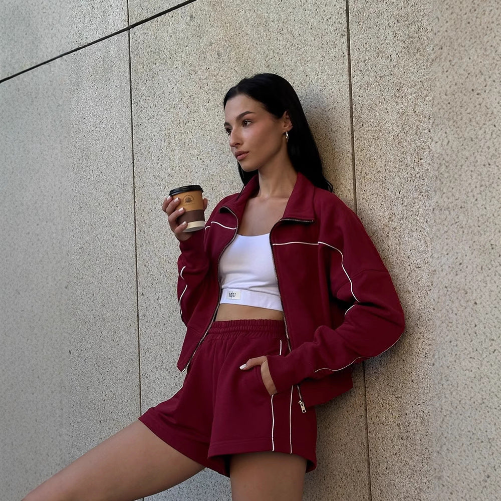 Kvinnors sportiga set i mjukt bomullsmaterial med kort topp och shorts Mirla-Eva Jonsson