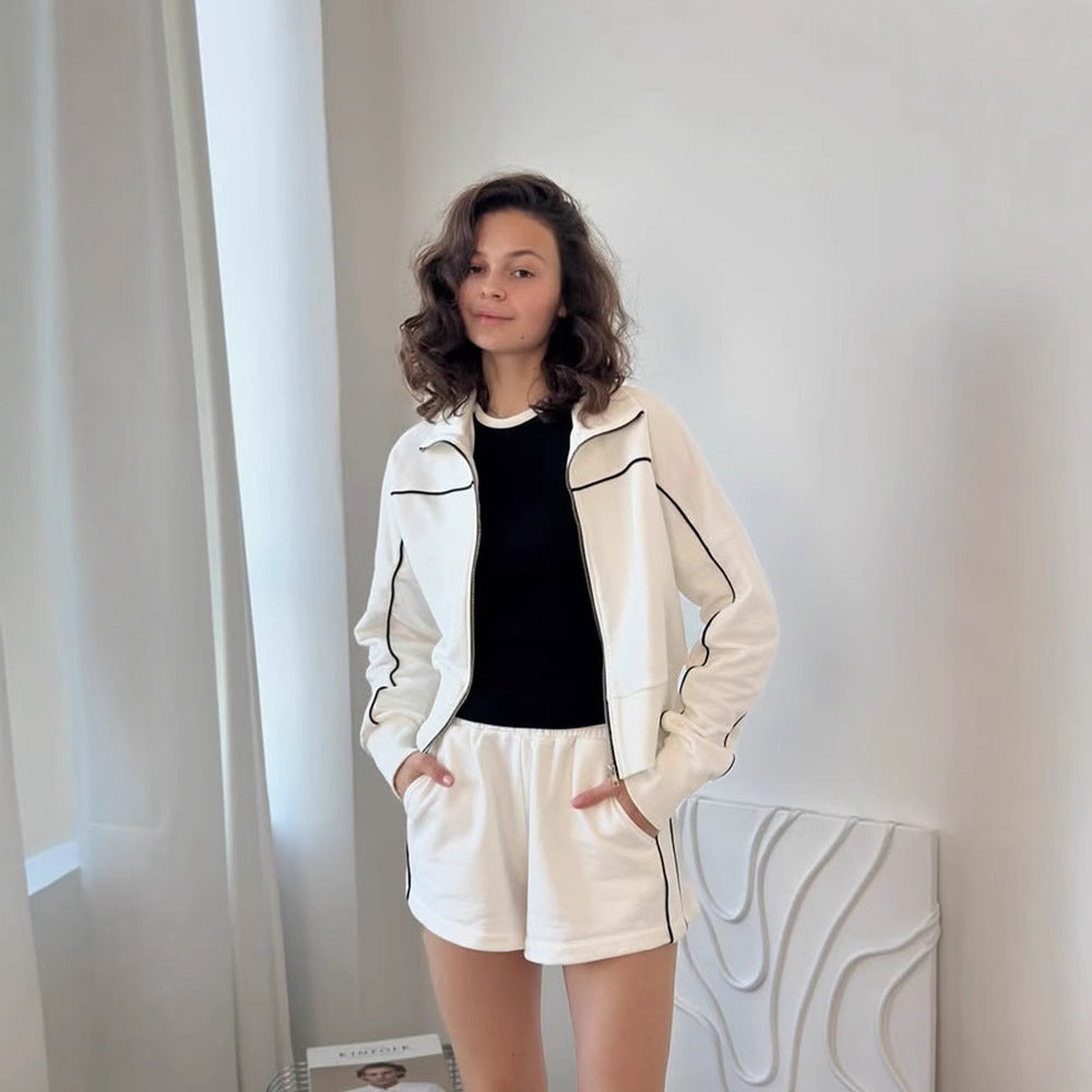 Kvinnors sportiga set i mjukt bomullsmaterial med kort topp och shorts Mirla-Eva Jonsson