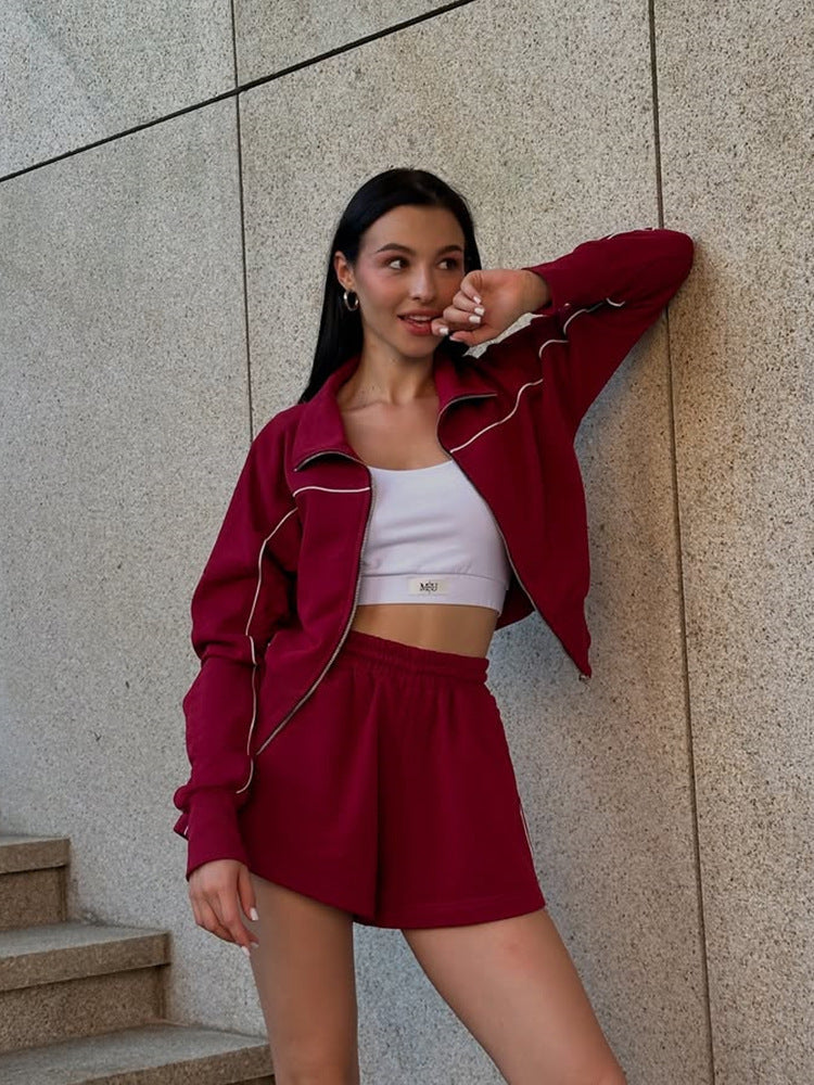Kvinnors sportiga set i mjukt bomullsmaterial med kort topp och shorts Mirla-Eva Jonsson