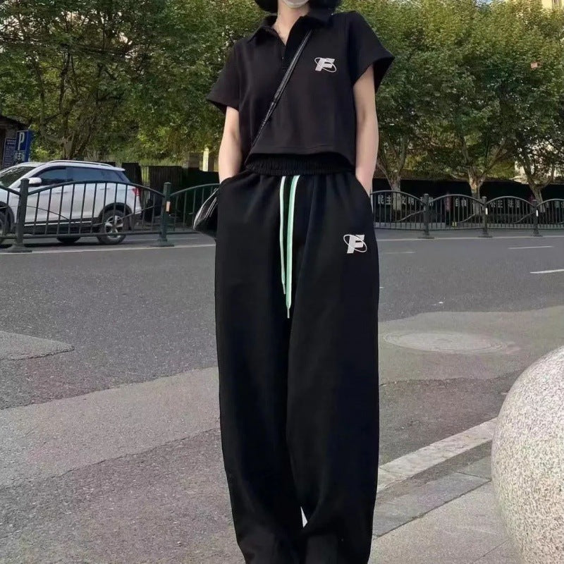 Kvinnors sportiga set med kort topp och joggers Mirla-Eva Jonsson