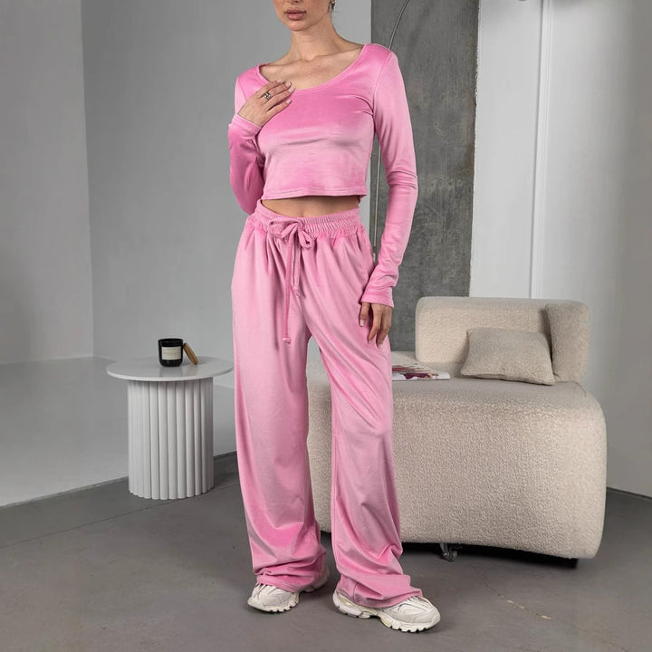 Kvinnors sportiga set med kort topp och vida byxor Mirla-Eva Jonsson