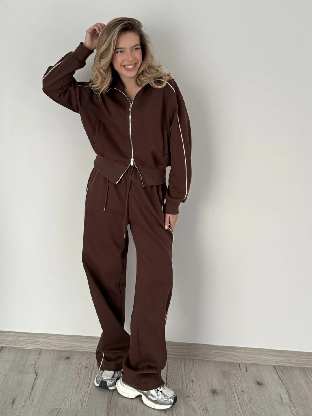 Kvinnors sportiga set med trendig dragkedja och slim fit Mirla-Eva Jonsson