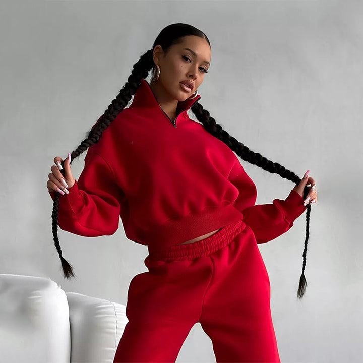 Kvinnors sportiga sweatshirt med hög krage och bekväma joggers Mirla-Eva Jonsson