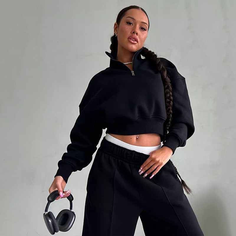 Kvinnors sportiga sweatshirt med hög krage och bekväma joggers Mirla-Eva Jonsson