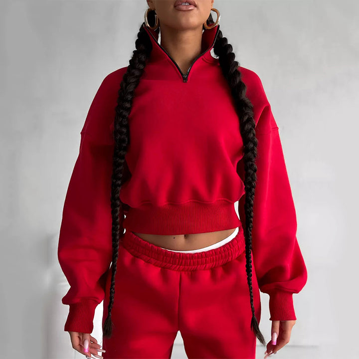 Kvinnors sportiga sweatshirt med hög krage och bekväma joggers Mirla-Eva Jonsson