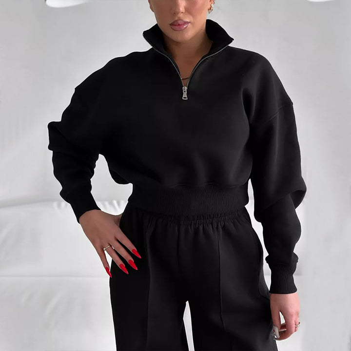 Kvinnors sportiga sweatshirt med hög krage och bekväma joggers Mirla-Eva Jonsson
