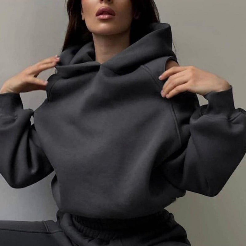 Kvinnors sportiga sweatshirt-set med djup ringning och sidraglansärmar Mirla-Eva Jonsson