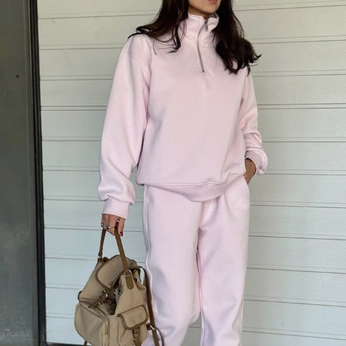 Kvinnors sportiga sweatsuit med halv dragkedja och vida byxor Mirla-Eva Jonsson