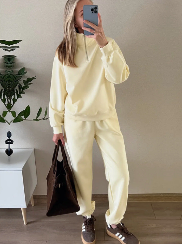 Kvinnors sportiga sweatsuit med halv dragkedja och vida byxor Mirla-Eva Jonsson