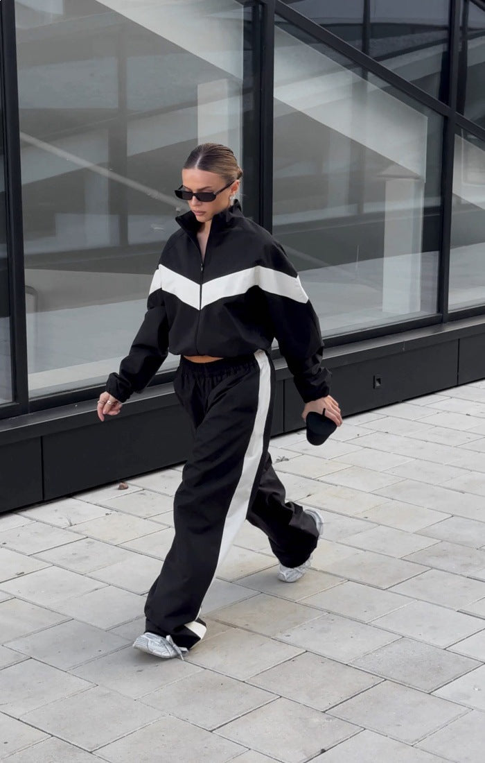 Kvinnors sportiga träningsdräkt i en modern stil-Eva Jonsson