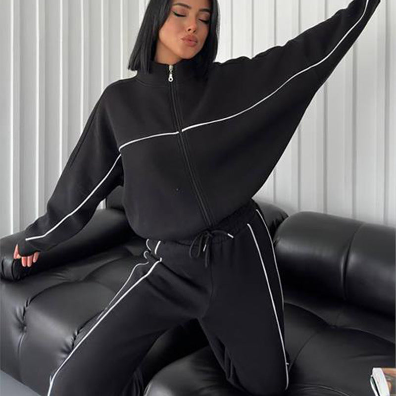 Kvinnors sportiga tvådelade set med höghalser sweatshirt och lösa byxor Mirla-Eva Jonsson