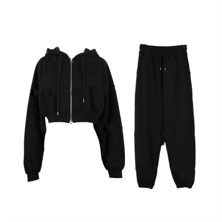 Kvinnors sportiga tvådelade set med kort hoodie och bekväma joggers Mirla-Eva Jonsson