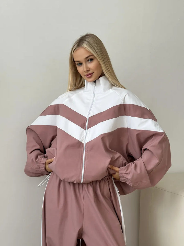 Kvinnors sportiga vadderade jacka med hög krage och modern design Mirla-Eva Jonsson