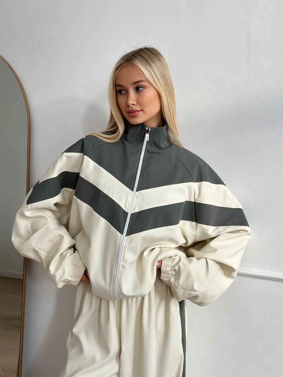 Kvinnors sportiga vadderade jacka med hög krage och modern design Mirla-Eva Jonsson