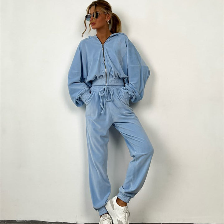 Kvinnors sportiga velour joggingdräkt med huva och dragkedja Mirla-Eva Jonsson