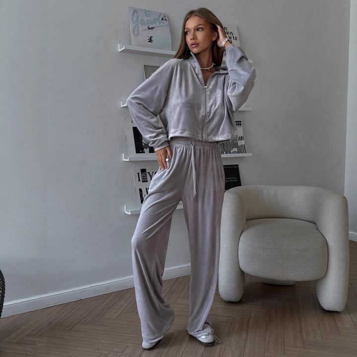 Kvinnors sportiga velour lounge set med dragkedja och huva Mirla-Eva Jonsson
