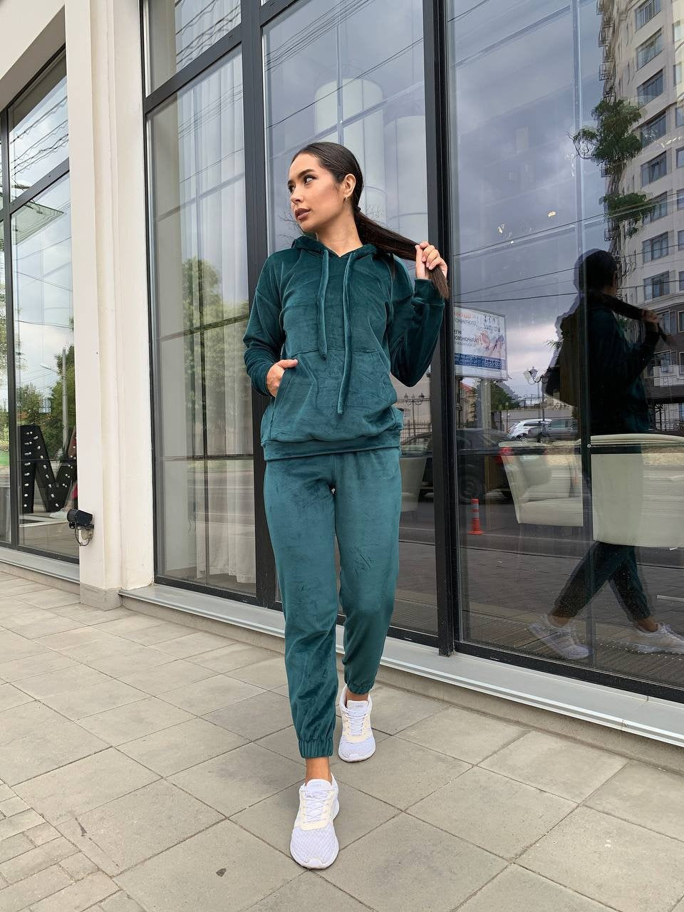 Kvinnors sportiga velour lounge set med huva och bekväm elastisk midjeresår Mirla-Eva Jonsson