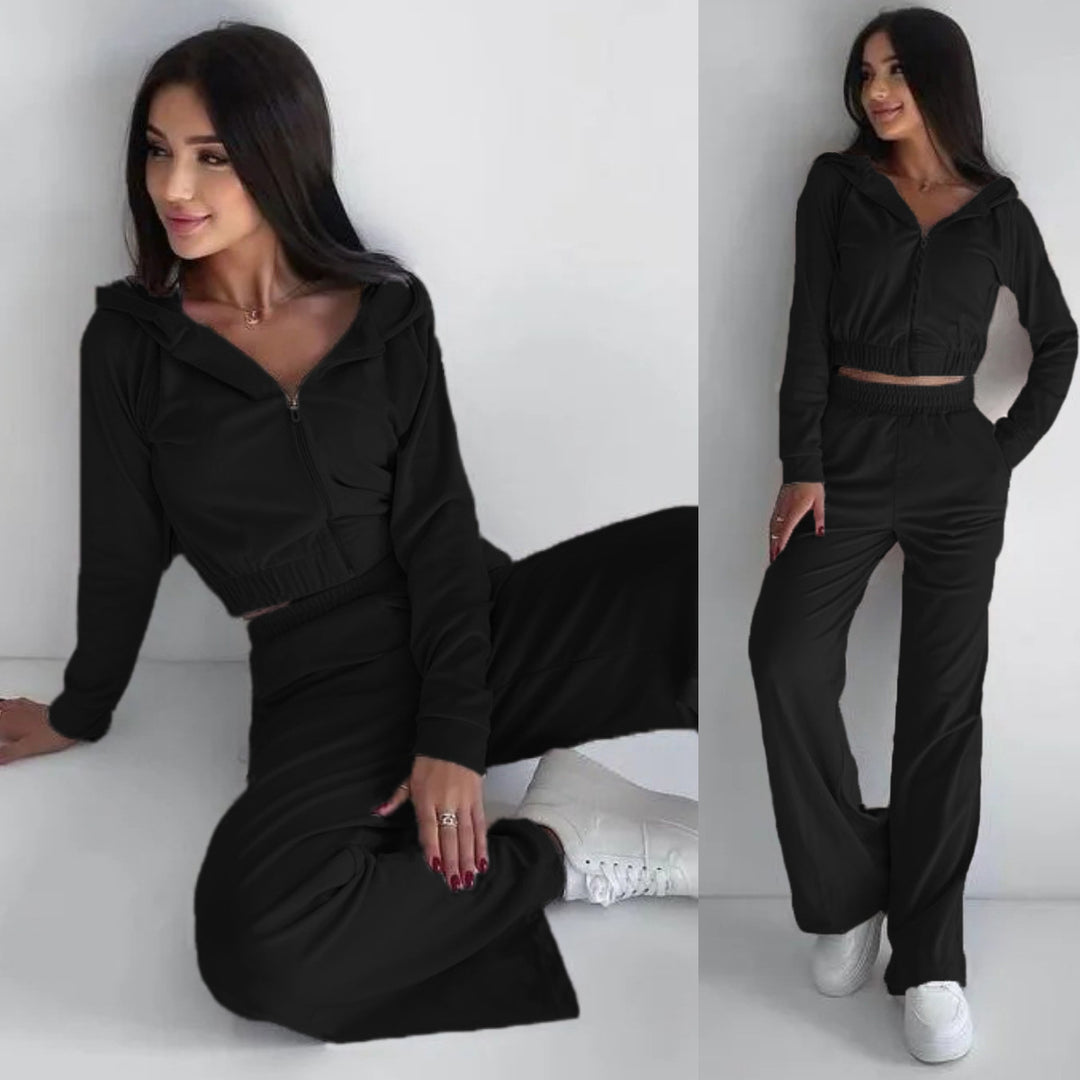 Kvinnors sportiga velour lounge-set med kort jacka och bekväma byxor Mirla-Eva Jonsson