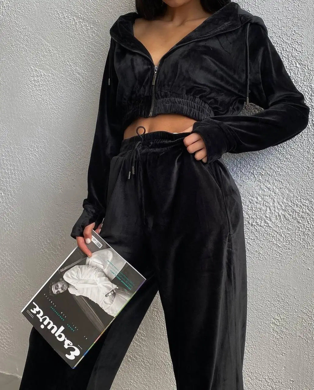 Kvinnors sportiga velour lounge set med kort jacka och bred skärning Mirla-Eva Jonsson