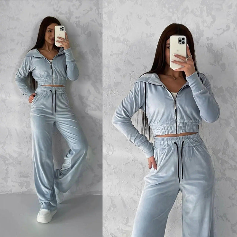 Kvinnors sportiga velour lounge set med kort jacka och bred skärning Mirla-Eva Jonsson