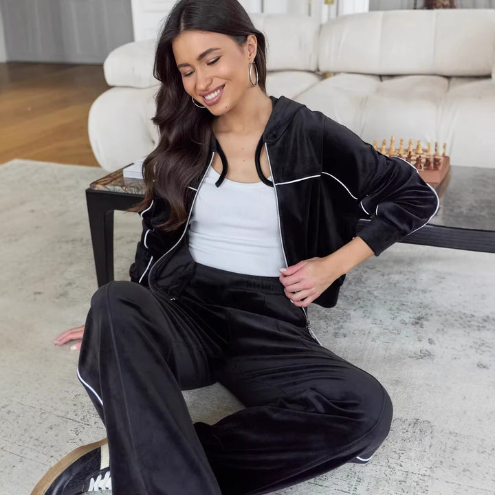 Kvinnors sportiga velour träningsoverall med modern huva och elastiskt midjeband Mirla-Eva Jonsson