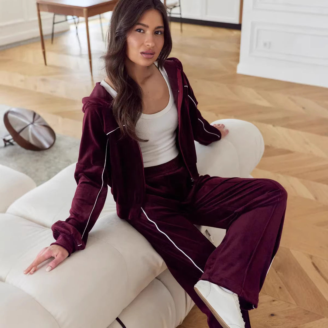 Kvinnors sportiga velour träningsoverall med modern huva och elastiskt midjeband Mirla-Eva Jonsson