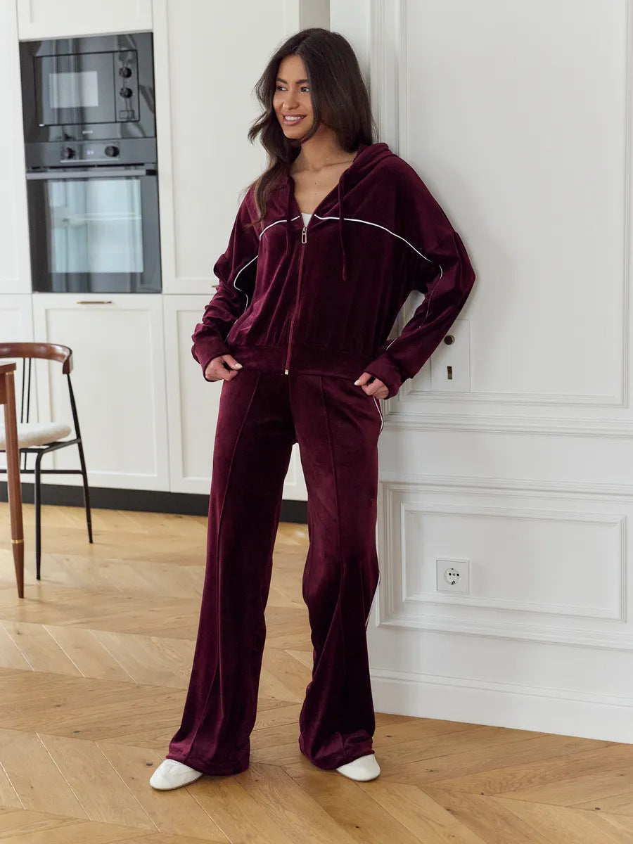 Kvinnors sportiga velour träningsoverall med modern huva och elastiskt midjeband Mirla-Eva Jonsson