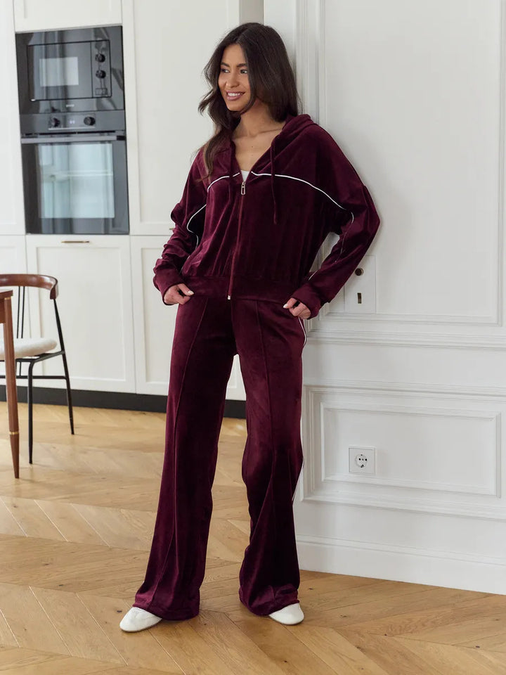 Kvinnors sportiga velour träningsoverall med modern huva och elastiskt midjeband Mirla-Eva Jonsson