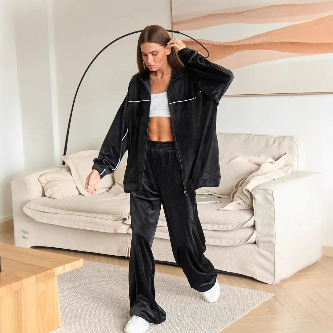 Kvinnors sportiga velourjacka med hög krage och vida ärmar Mirla-Eva Jonsson
