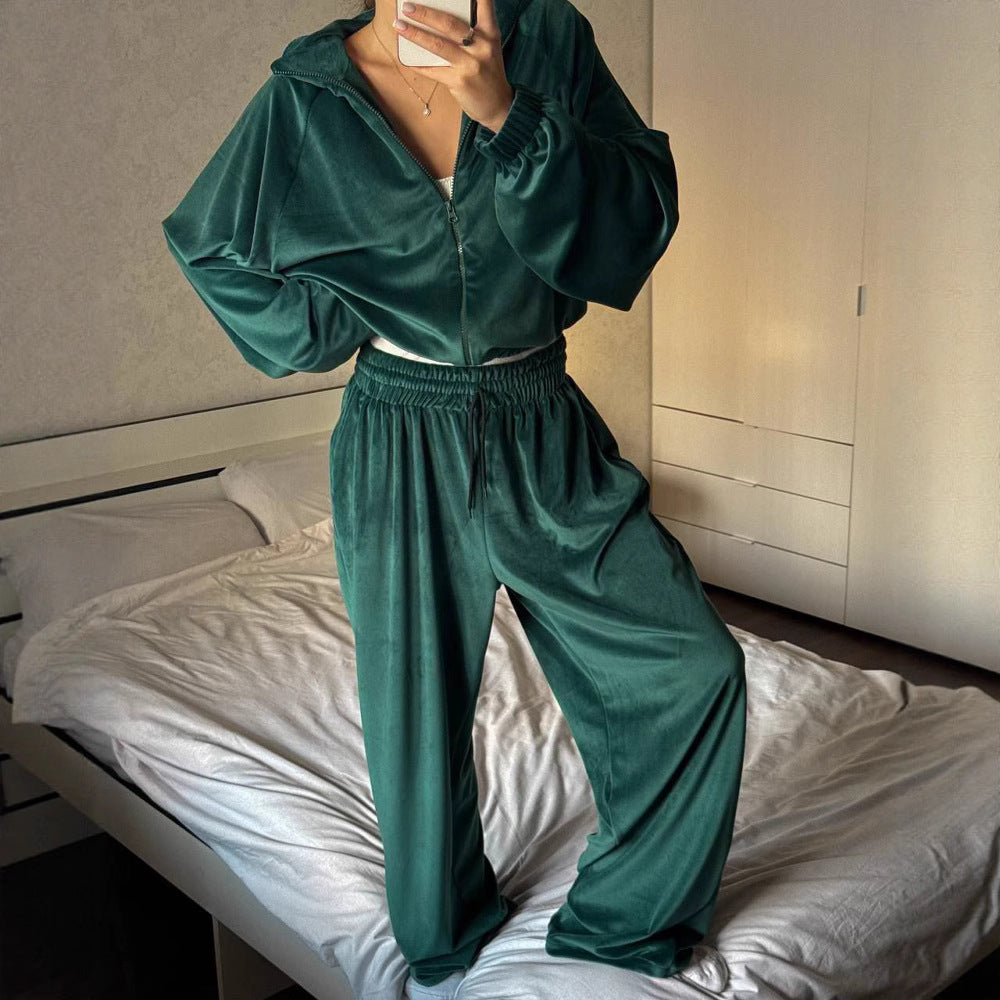 Kvinnors sportiga velourset med hög krage och löst passform Mirla-Eva Jonsson