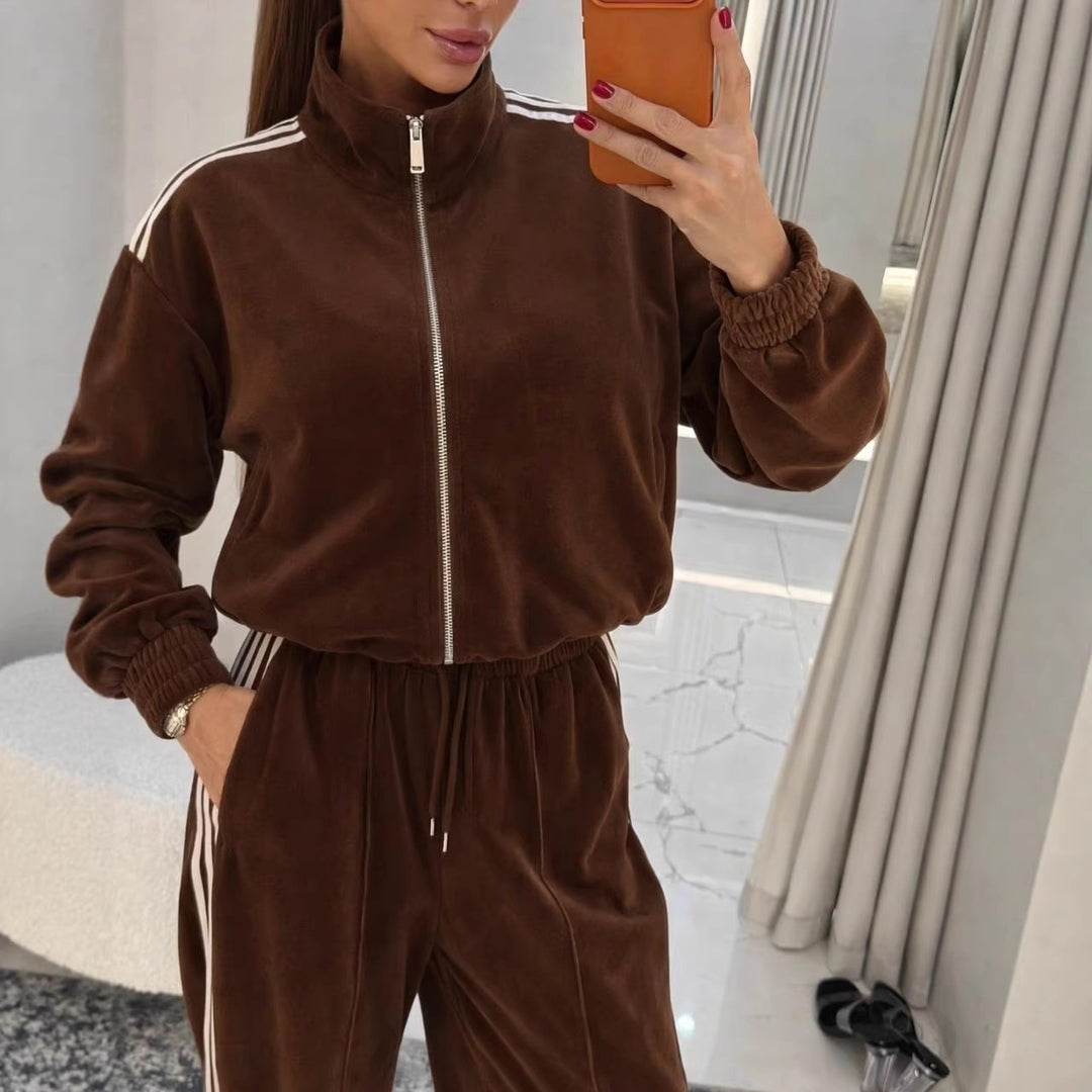 Kvinnors sportiga velourtracksuit med hög krage och elastisk midja Mirla-Eva Jonsson