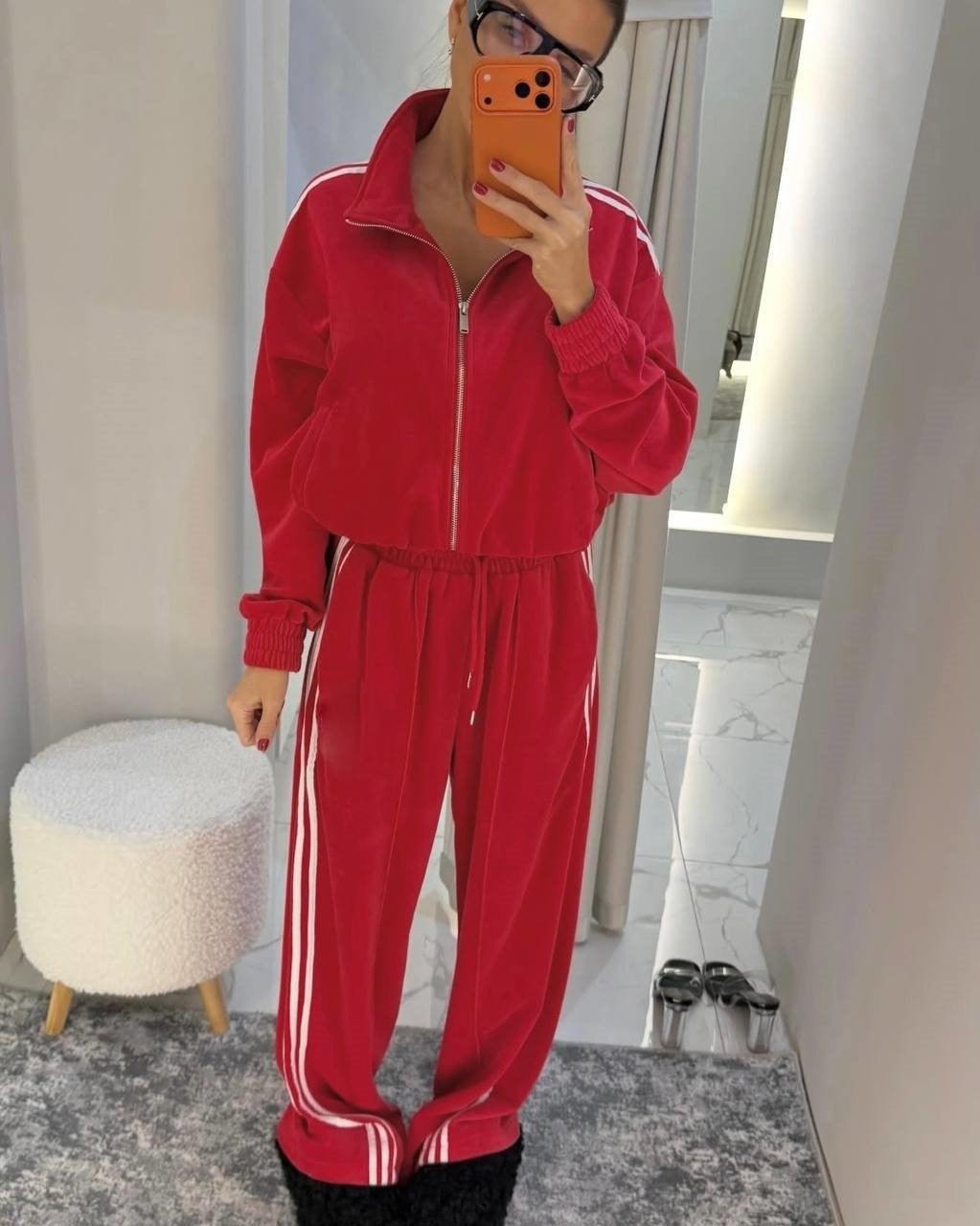 Kvinnors sportiga velourtracksuit med hög krage och elastisk midja Mirla-Eva Jonsson