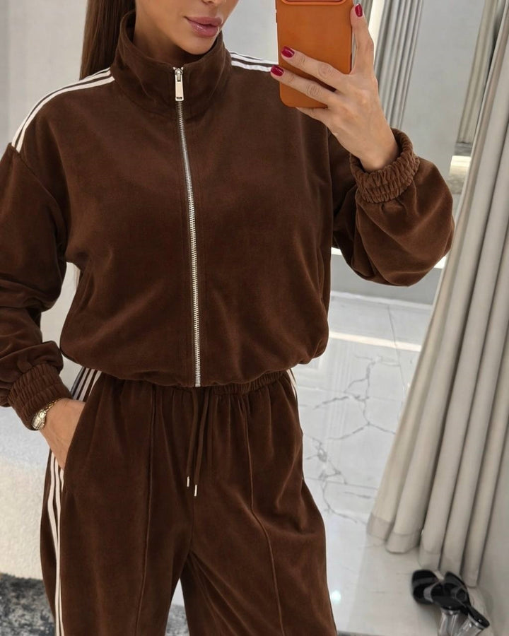 Kvinnors sportiga velourtracksuit med hög krage och elastisk midja Mirla-Eva Jonsson