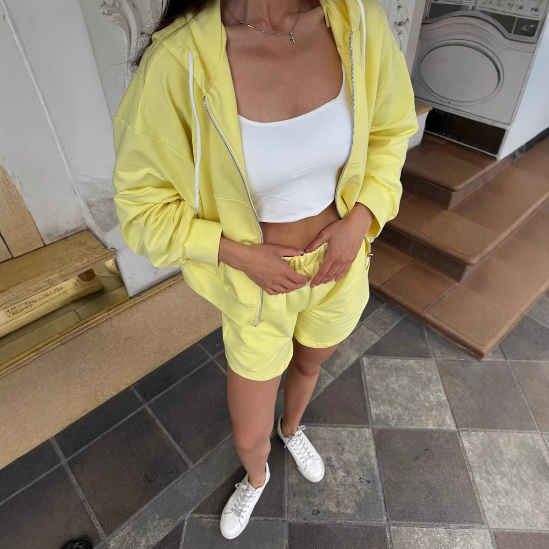 Kvinnors sportiga zip hoodie och shorts set-Eva Jonsson