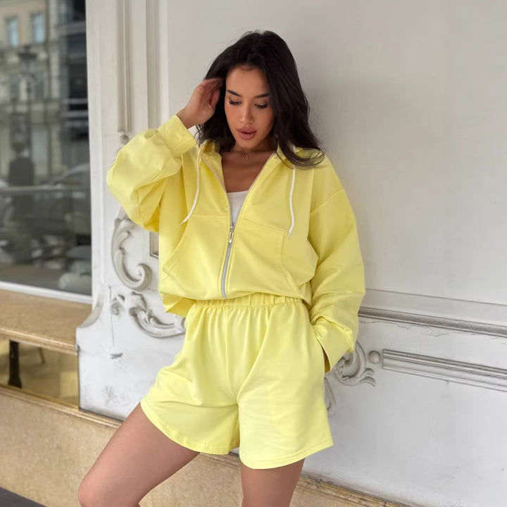 Kvinnors sportiga zip hoodie och shorts set-Eva Jonsson