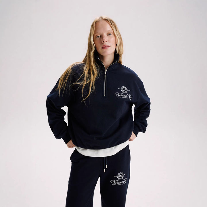 Kvinnors sportiga zip-tröja med en avslappnad passform och elegant broderi Mirla-Eva Jonsson