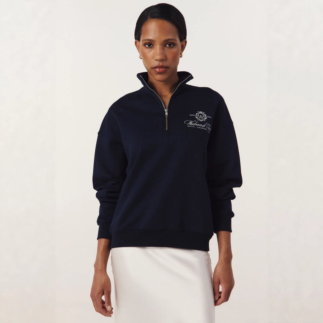 Kvinnors sportiga zip-tröja med en avslappnad passform och elegant broderi Mirla-Eva Jonsson
