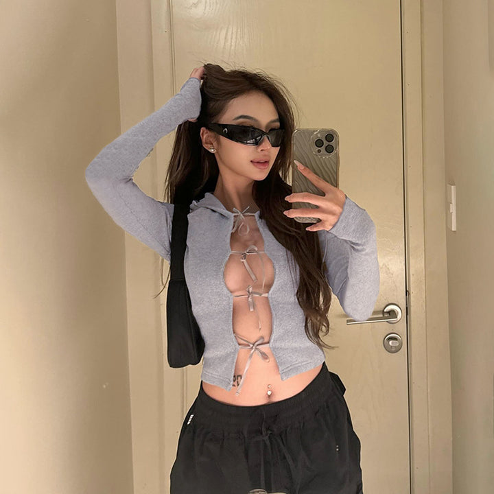 Kvinnors sportigt cropped topp med huva och eleganta band Mirla-Eva Jonsson