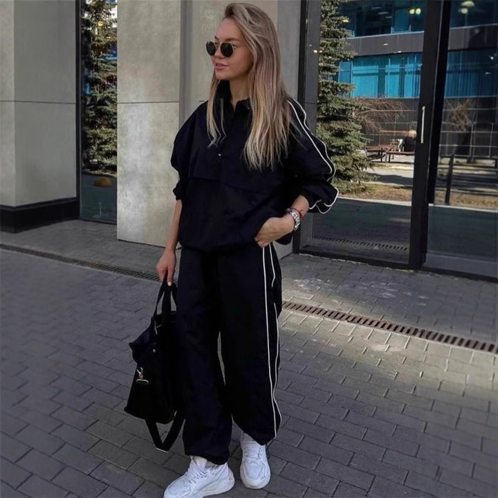Kvinnors sportjacka i modern skärning med hög stållkrage Mirla-Eva Jonsson