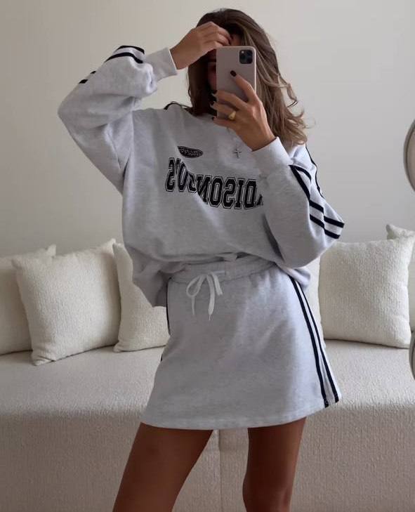 Kvinnors sportklänning i sweatshirtsstil med dragsko och lång ärm-Eva Jonsson